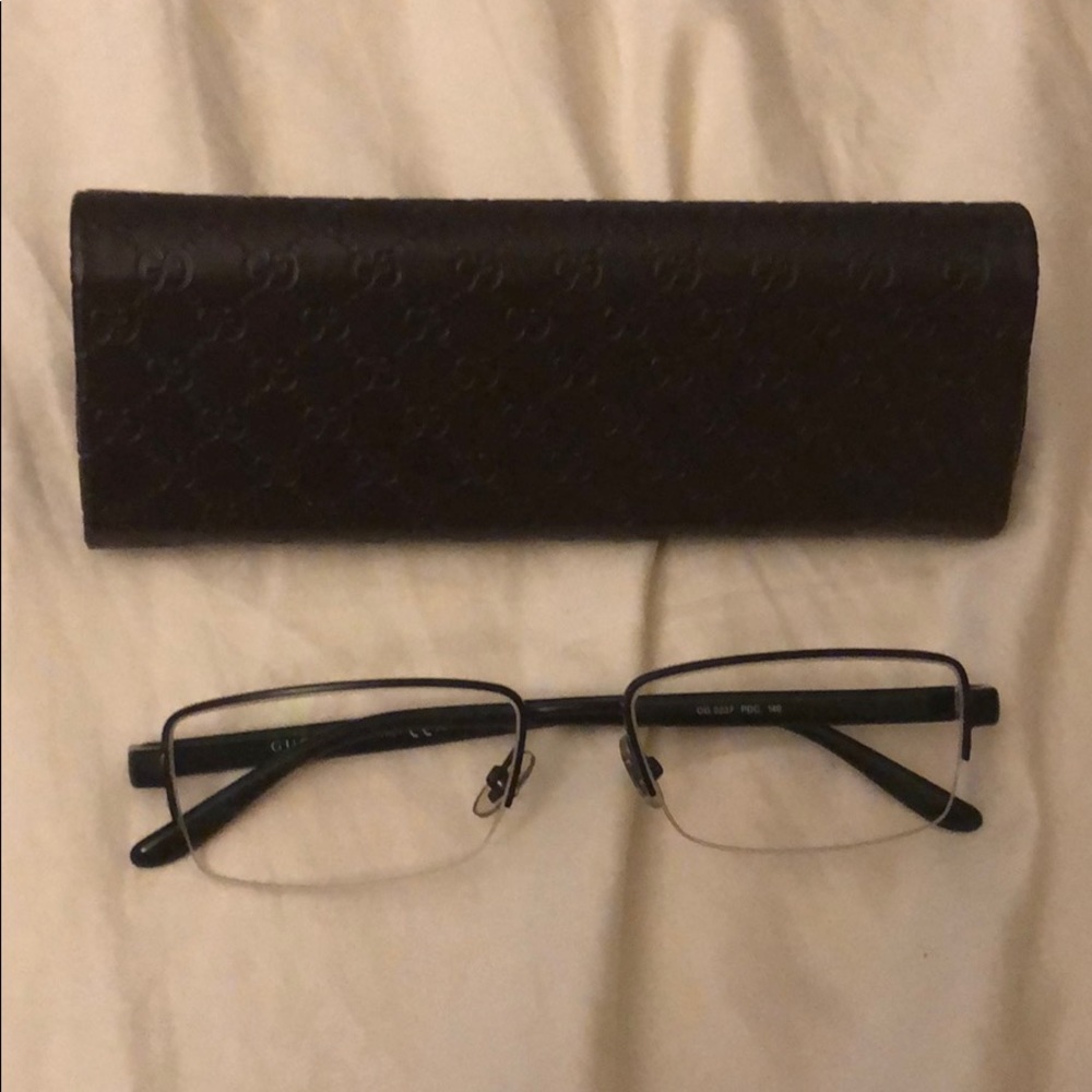 Authentic Gucci reading frames with Gucci pouch